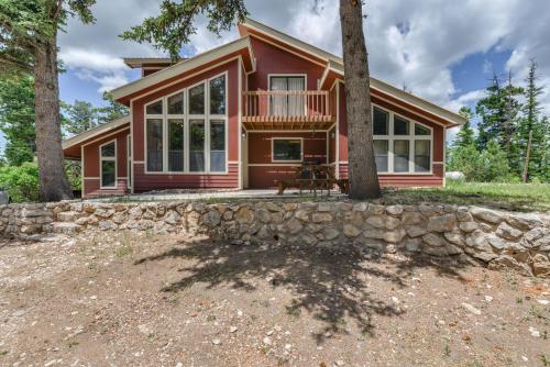 Cloudcroft Mtn Home with Patio, Walk to Golf Course!