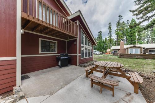 Cloudcroft Mtn Home with Patio, Walk to Golf Course!