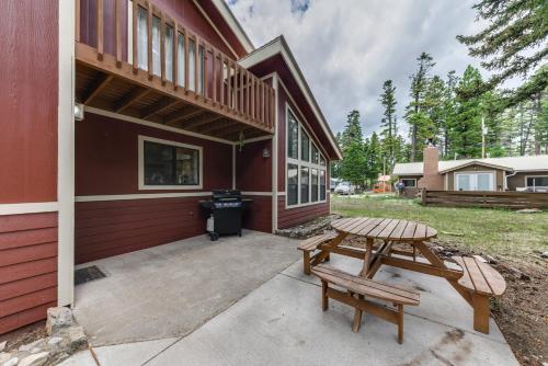 Cloudcroft Mtn Home with Deck-3 Miles to Ski Resort! - main image