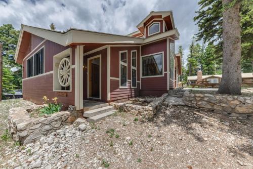 Cloudcroft Mtn Home with Deck-3 Miles to Ski Resort! - image 9