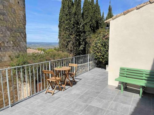 House in idyllic village between vineyards and sea