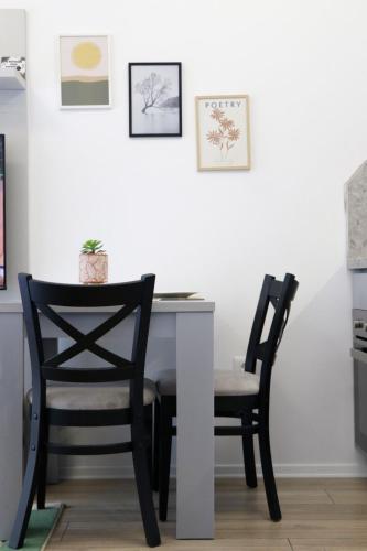 Comfy Studio at 'Mangalem21 Complex' Parking-WiFi-AC-View, Tirana (photo 3)