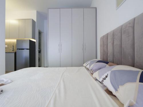 Comfy Studio at 'Mangalem21 Complex' Parking-WiFi-AC-View, Tirana (photo 9)