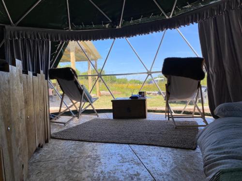 Skats, Geodesic Dome Glamping in Languriga