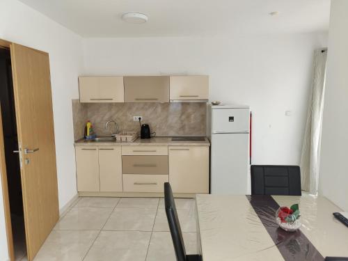 virtuve, Villa Adria in Sreser