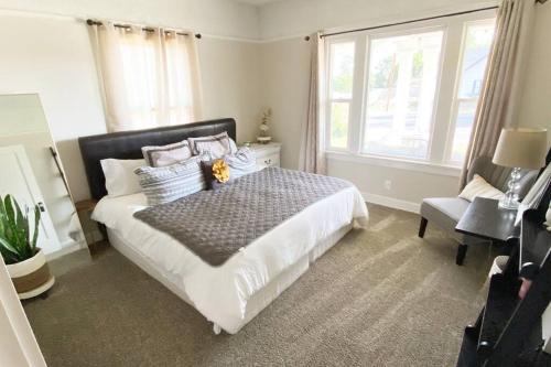 . Wine country 4 bedroom house with pool table.