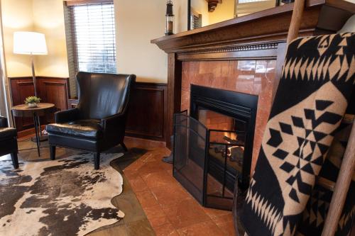 Oxford Suites Pendleton - image 10