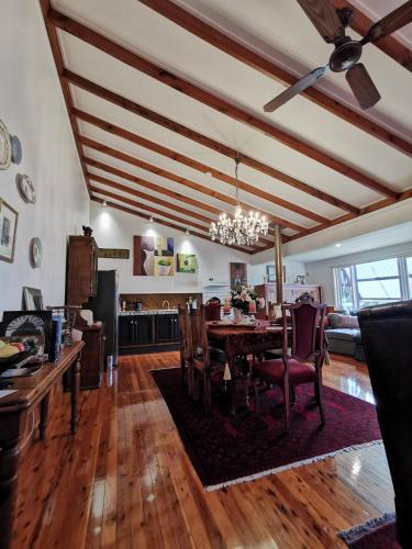 Wyndover Mountain Retreat in Beechmont