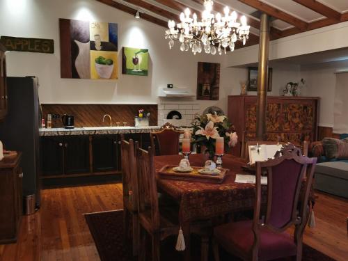 Wyndover Mountain Retreat in Beechmont
