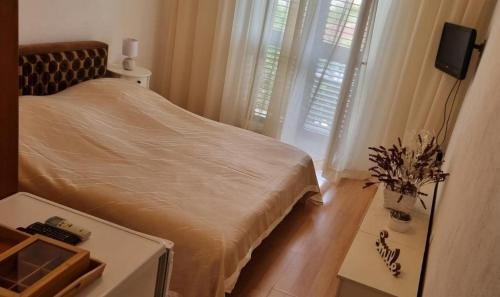 Double Room with Balcony room in Apartments and rooms with parking space Supetar Brac - 5658