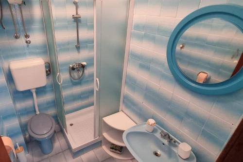 Double Room with Balcony image 3