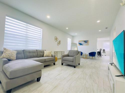 Luxury 4Bd Home Near Disney withPool 1653 PR home in Davenport, USA