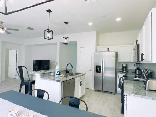 Luxury 4Bd Home Near Disney withPool 1653 PR home in Davenport, USA