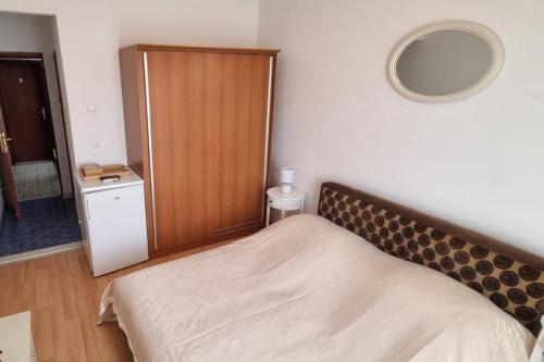 Double Room with Balcony image 5