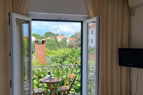 Double Room with Balcony image 4