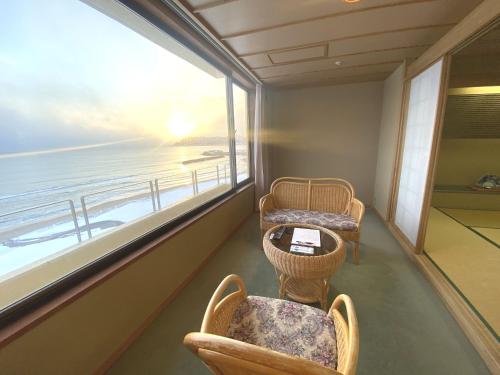 room detail thumbnail 1