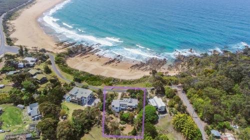 Cuttagee Views Luxury ocean beach front Bermagui Linen & Wifi Provided