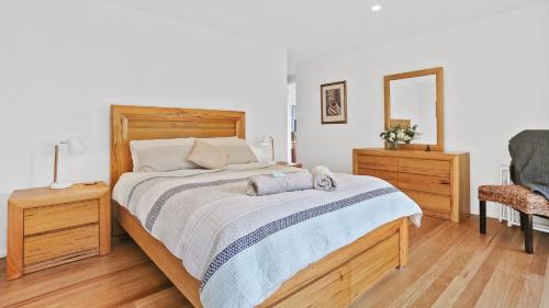 Cuttagee Views Luxury ocean beach front Bermagui Linen & Wifi Provided