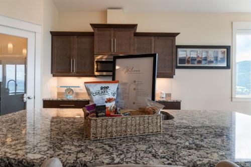 3 bed, 2 bath upper suite overlooking the city in Vernon, Canada