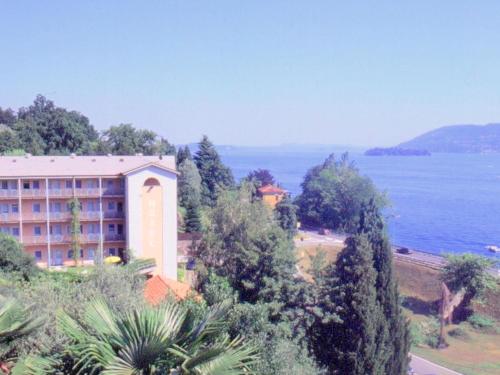  Apartment in a residence on Lake Maggiore near the beach, Pension in Verbania