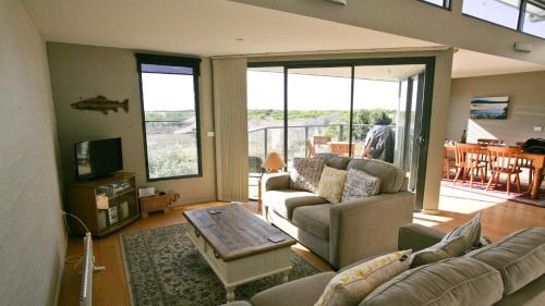 Moorhead Cove Beach Unit With pool Bermagui