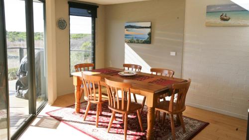 Moorhead Cove Beach Unit With pool Bermagui