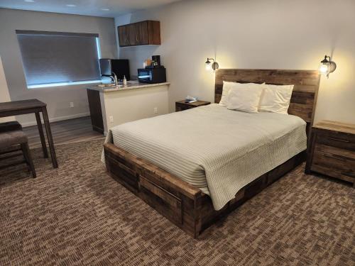 Aquarius Inn