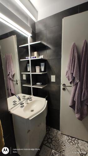 One-Bedroom Apartment image 6