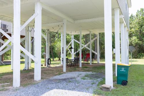 Cozy cottage surrounded by fun in Pass Christian, USA