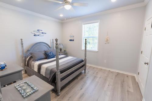 Cozy cottage surrounded by fun in Pass Christian, USA