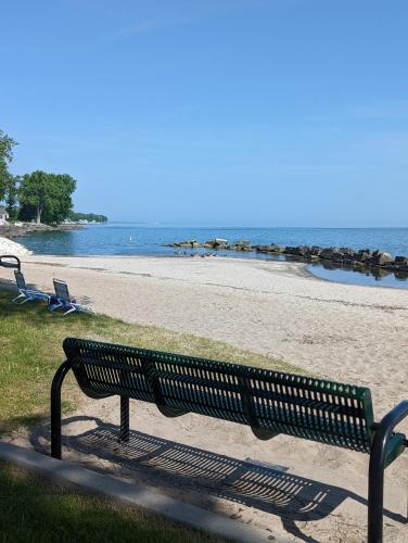 Renovated Retreat Home in Huron walking distance to beach Renovated Retreat Home in Huron walking distance to beach