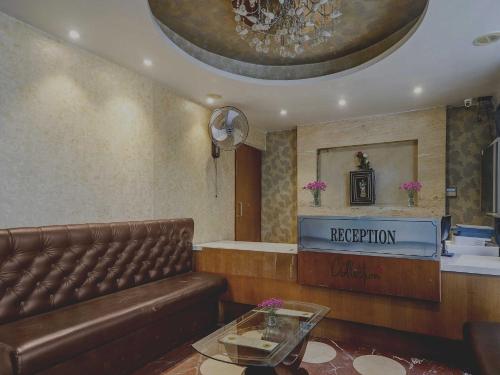 Collection O THE CROWN HOTEL – Hyderabad, IA