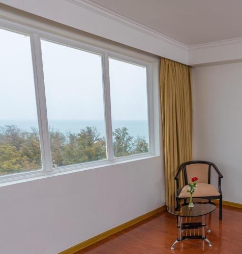 Deluxe King Room with Ocean View image 10