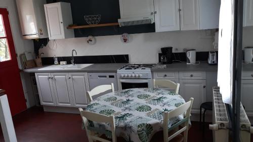 L'escale Arquaise, la maison au jardin fleuri à 5 min de dieppe 7 jours minimum (L'escale Arquaise, la maison au jardin fleuri a 5 min de dieppe 7 jours minimum) in 阿爾克拉巴泰勒