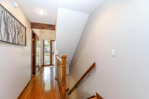 King Beds, Pool Access, Galena Territory Amenities, Fireplace, Great Location in Galena Territory on Lake Galena Near Resort in Galena, USA