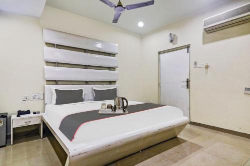 Collection O THE CROWN HOTEL – Hyderabad, IA