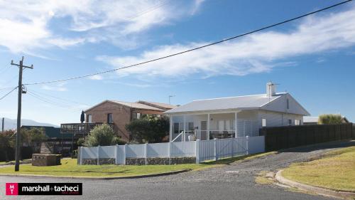 Wallaga Street Cottage - 9 Wallaga Street