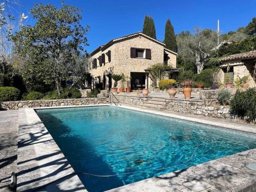 Old Mas with pool at Mougins