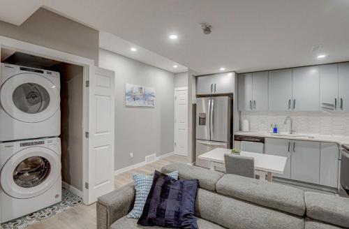 New suite in NW Calgary -20 mins from YYC