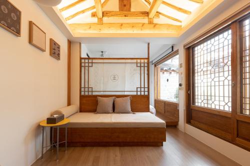 Luxury Hanok Mirror Courtyard, Seoul (photo 3)
