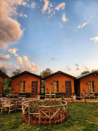 Monkey Mud House and Camps, Bir - Palampur