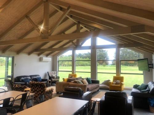 แอชเบอร์ตัน ฮอลิเดย์ พาร์ค (Ashburton holiday park) in แอชเบอร์ตัน