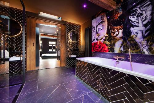 Bathroom, Chambers Roermond in Roermond