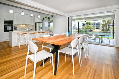 The Ultimate - Waterfront Luxury at Mooloolaba ZC2