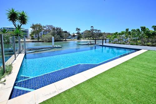 The Ultimate - Waterfront Luxury at Mooloolaba ZC2