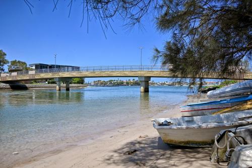 The Ultimate - Waterfront Luxury at Mooloolaba ZC2