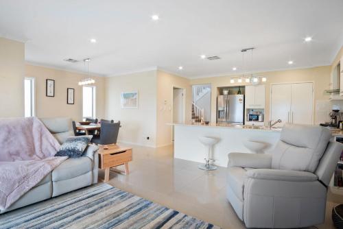 12 Providence Plce Hindmarsh Island - BYO Linen - Waterfront-Pets Negotiable