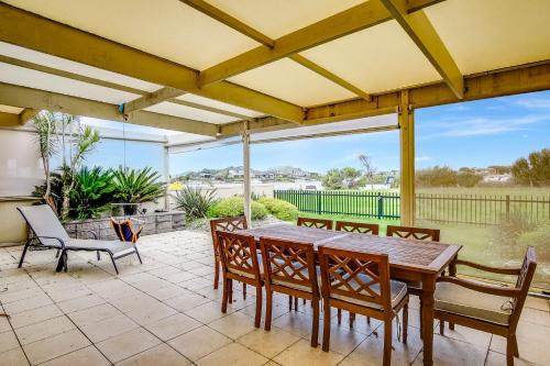 12 Providence Plce Hindmarsh Island - BYO Linen - Waterfront-Pets Negotiable