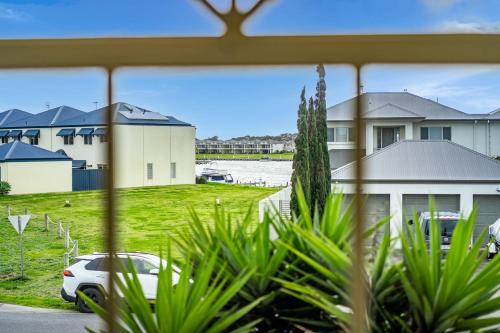 12 Providence Plce Hindmarsh Island - BYO Linen - Waterfront-Pets Negotiable