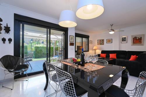 Létesítmények, Aram by Aguilarent in Platja de l'Arenal